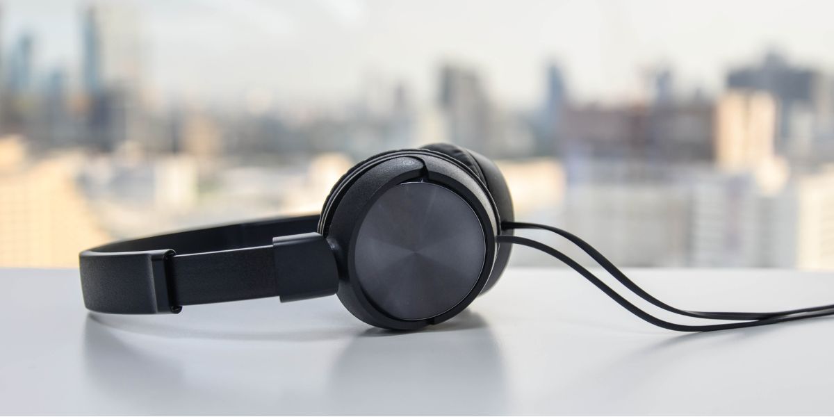 What’s the Difference Between Over-Ear and On-Ear Headphones? What’s the Difference Between Over-Ear and On-Ear Headphones?